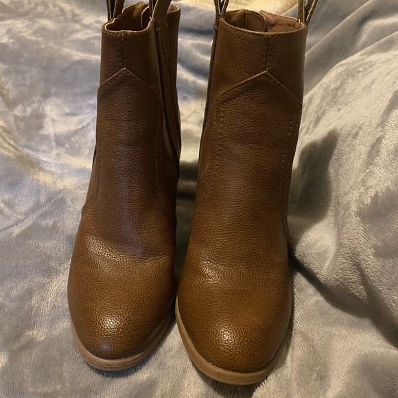 Brown booties - Picture 2 of 3